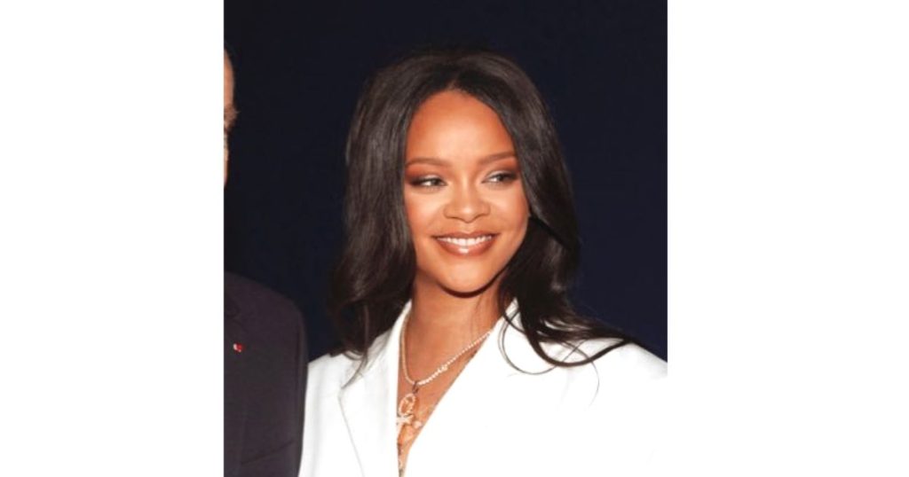 Rihanna 15 Successful people who were bullied as kids
